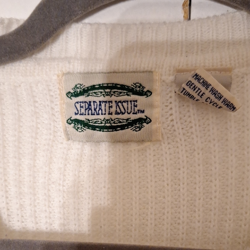 Elegant White Button-Up Cardigan - Picture 2 of 10